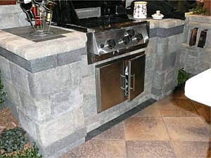 Outdoor Kitchens & Grills